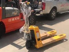 电动叉车维修地牛油缸漏油修理电动堆高车油叉大迁移