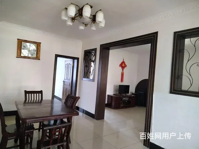 三中对面精装2室2厅98平家具家电齐全拎包入住700元/月的图片