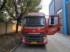 公司自用乘龙新M3 6.8米高栏18吨户