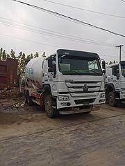 急转二手豪沃搅拌车 380马力 大14方 后八轮