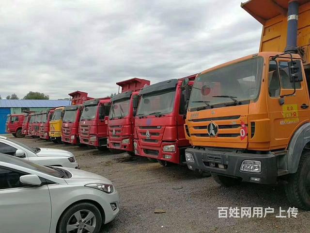出售各种品牌后八轮自卸车的图片
