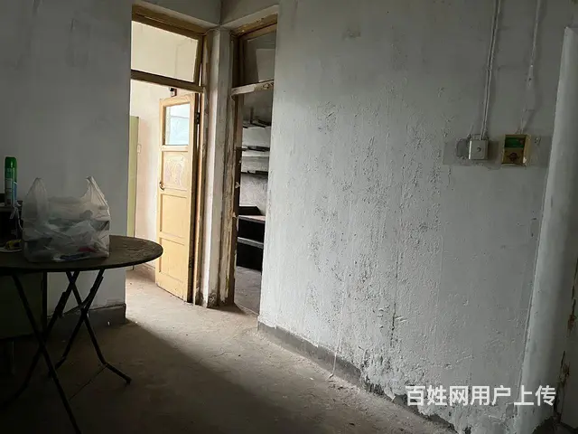急售，九完小，七九四院三楼，二室一厅 - 图片 1