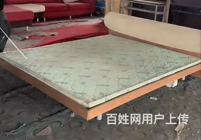 出售二手双人床，曲美简约双人床1.8*2米带床垫 - 图片