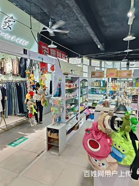 1058职业技术学院二楼商场内精品店转让 - 图片 1