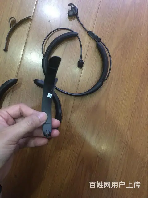 BOSE蓝牙耳机维修 QC30头梁皮脱胶 项圈脱皮 - 图片 2