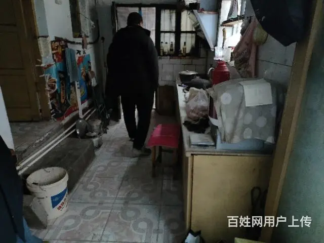 主席像西，一楼，二室一厅，双气，有后院。 - 图片 7