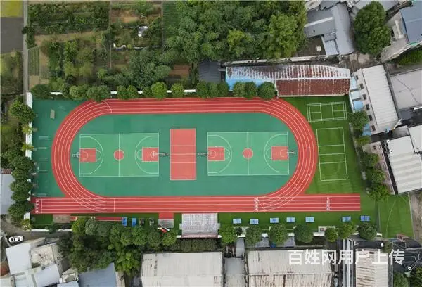 传统球场与无溶剂硅PU球场的对比 - 图片