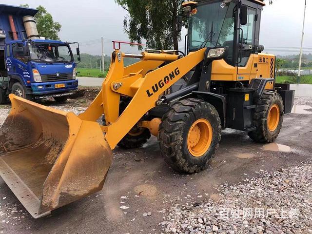 山东鲁工铲车的图片
