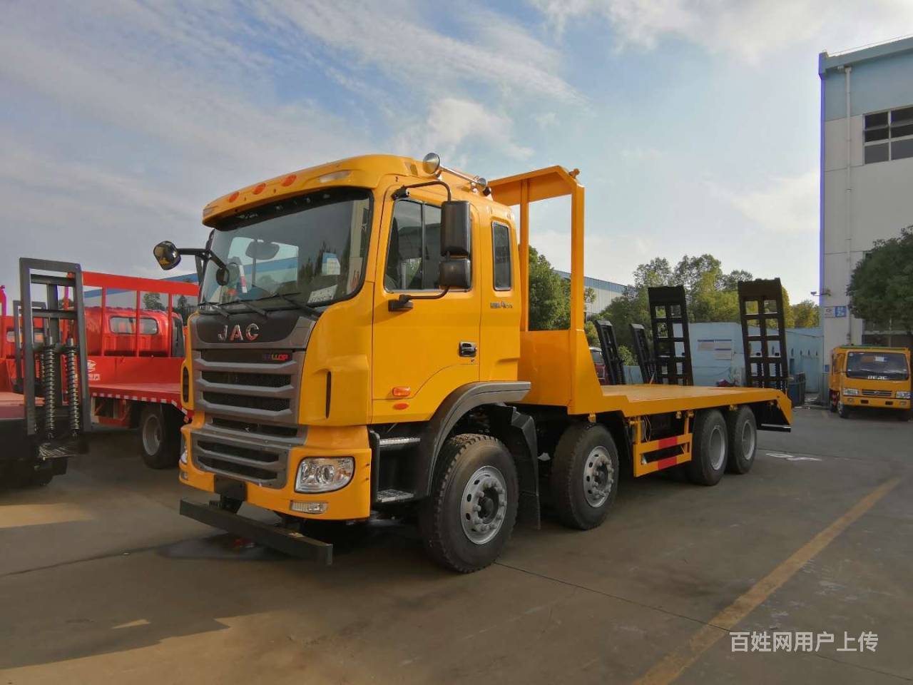 湖北武汉江淮前四后八30吨大挖机拖车可分期