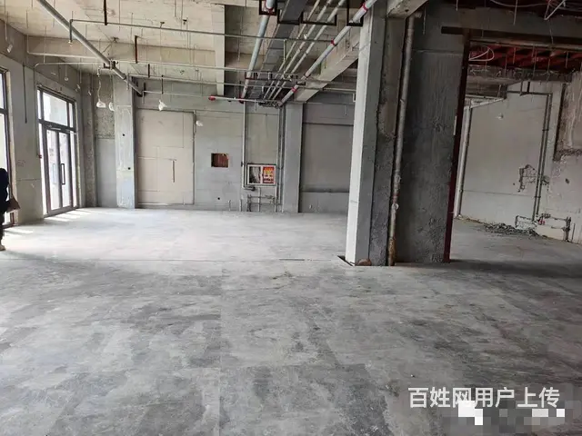 B个人一巴音东路与梨乡路十字路口处商铺对外出租 - 图片 1