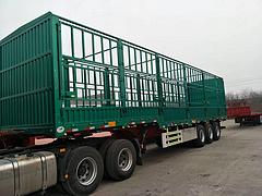 厂家专业定做13米轻体高栏半挂车 ，支持分期