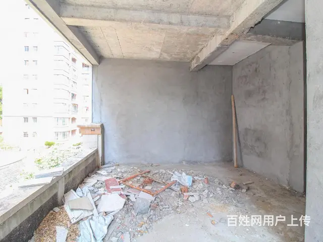 港龙上宾道联排别墅毛坯5房 带地下室花园 满两年单价6500 - 图片 11