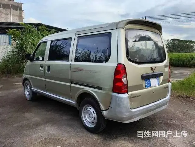 五菱荣光面包车7座 - 图片 3