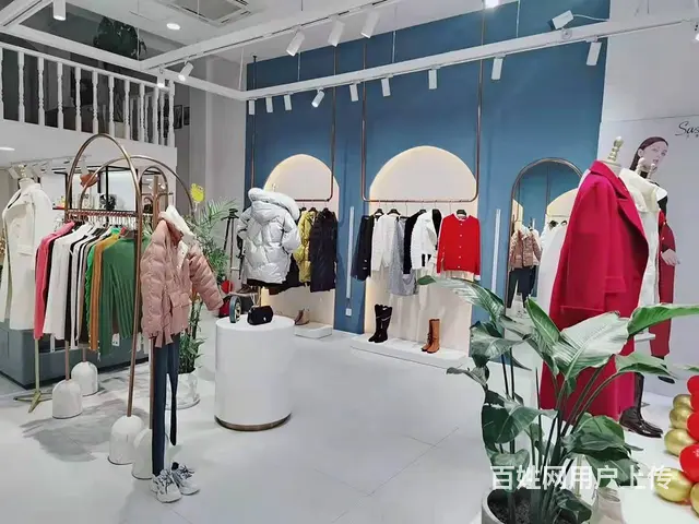 【搞定了！】营业中服装店 位置优越 人流量大 接手即可使用 - 图片 3