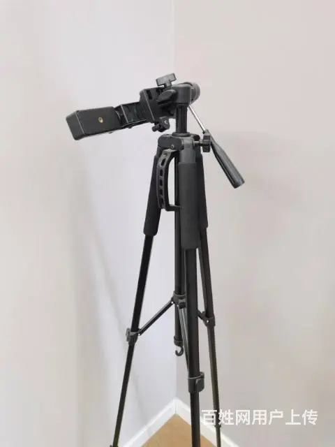 低价出售全新的手机落地支架啦！带美颜灯哦 - 图片 1
