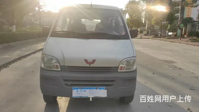 五菱之光面包车 - 图片 1
