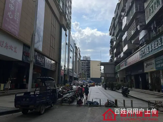 （四川铺鑫网）巴州区西城商汇100平服装店转让 - 图片 6