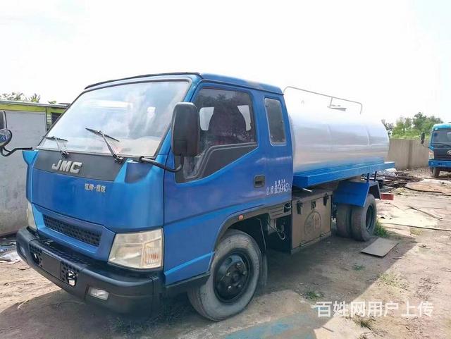 出售全新江铃油罐车，价格便宜的图片