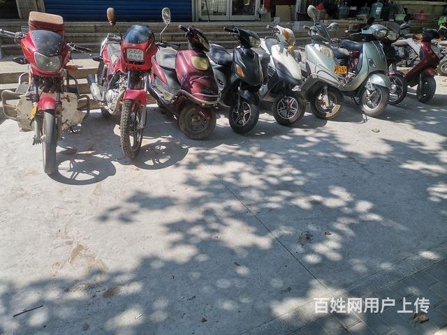 几台闲置二手摩托车不骑了不过千的图片