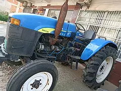 精品纽荷兰700拖拉机，动力强劲，要的联系