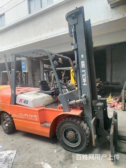 便宜出售九成新新款二手合力叉车，精品车况的图片