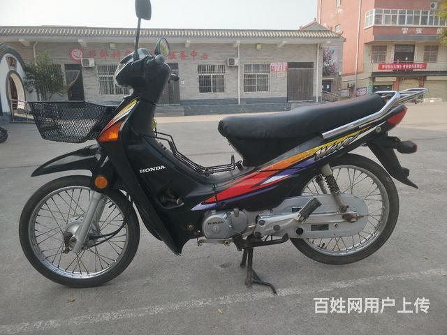 本田威武摩托车的图片