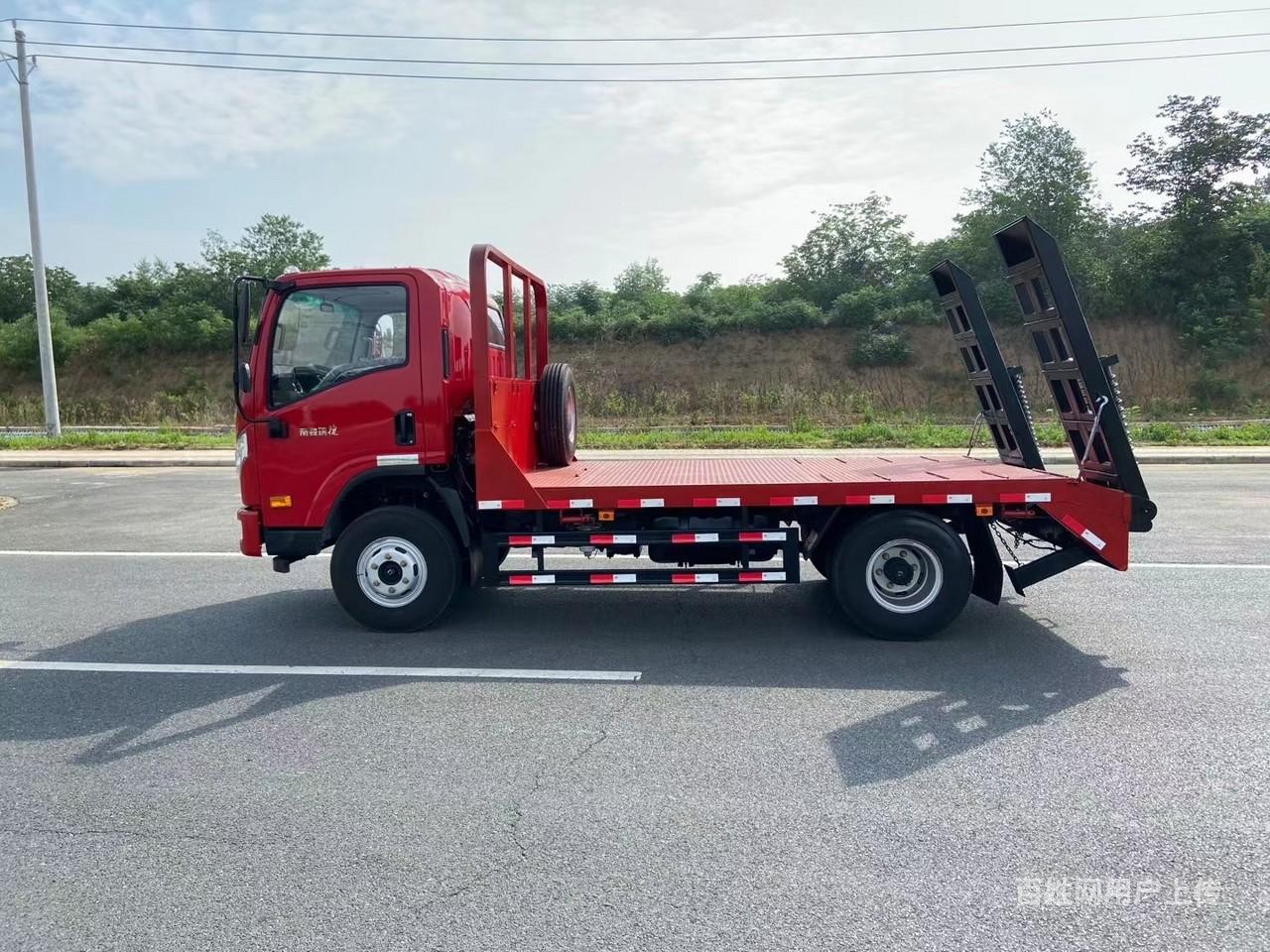 黄牌南骏3850轴距拉12吨左右挖掘机平板车性价高