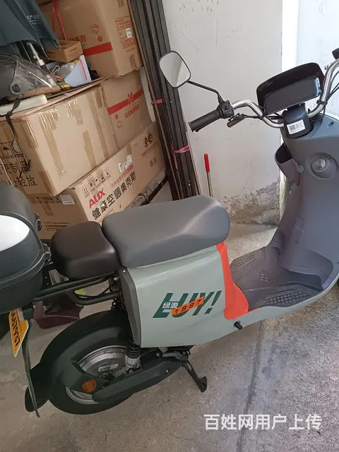 绿源锂电池电动电瓶车 - 图片 1