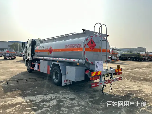 解放10吨油罐车 新型运油车结构合理价格美丽 - 图片 3