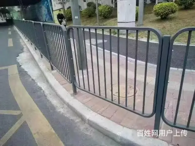 常州PVC护栏基防护栏杆路边防撞护栏公路隔离栏施工 - 图片 5