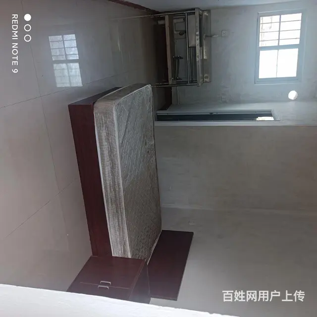 位于嵩县新区陆浑大道南纸房村有标间，一室一厅，二室一厅，带有 - 图片 1