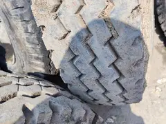 各种型号的二手轮胎