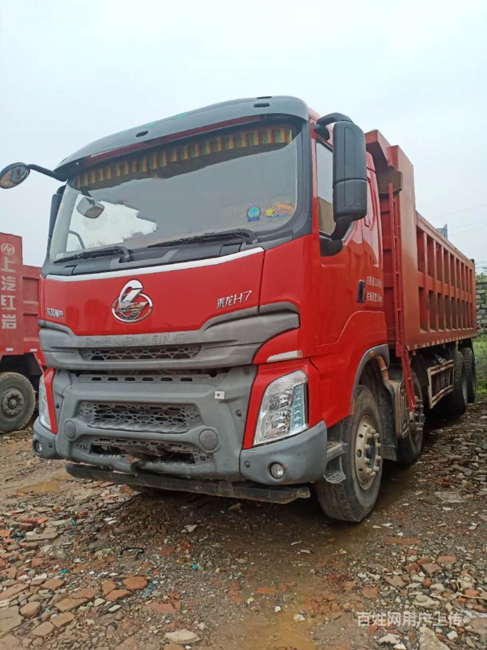 东风柳汽 乘龙h7前四后八7.6米标载自卸车 国5