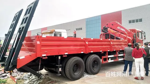 东风T5前四后八25吨折臂平板随车吊 一车三用 - 图片 8