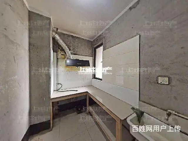 天山花园  房东急售 不靠铁路 中间楼层全天采光  纯毛胚 - 图片 9