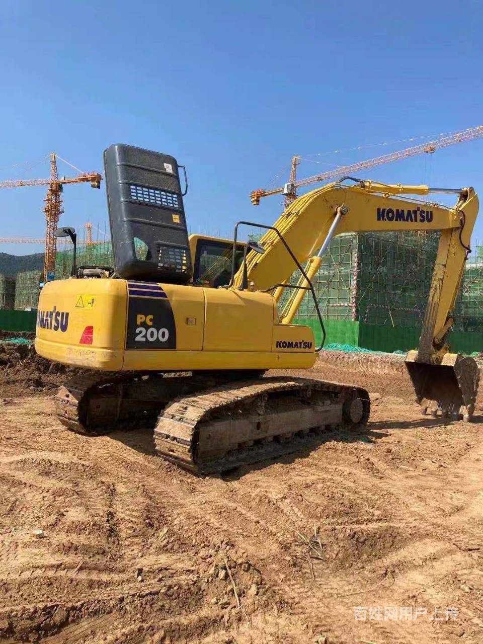 低价出售18年机子极品小松200-8mo二手挖掘机