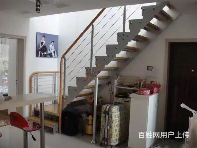 学区，顶楼复式有花园，两个产权车库 - 图片 2