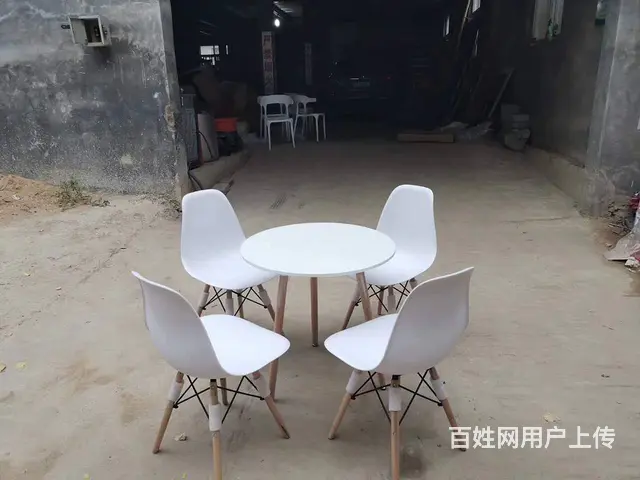 威海租赁伊姆斯桌椅 - 图片