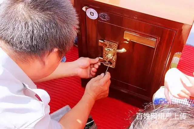 珠海老香洲汽车开锁公司_开汽车锁_开锁公司收费标 - 图片 1