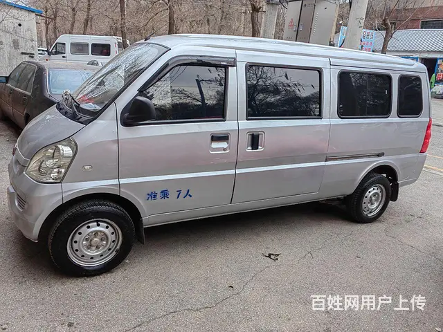 五菱荣光加长七座1.5机器 - 图片 1