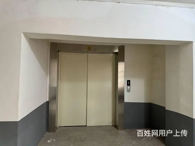 大型仓库出租..车位多.2000平.就剩600平了。房子不多 - 图片 9