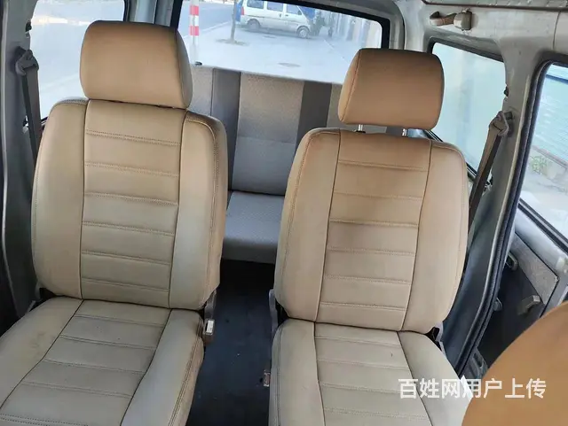 五菱荣光面包车7座 - 图片 8