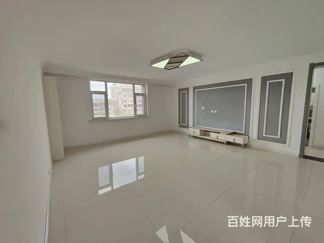赠地下室西街小区，5楼，132平，三室两厅 - 图片 1