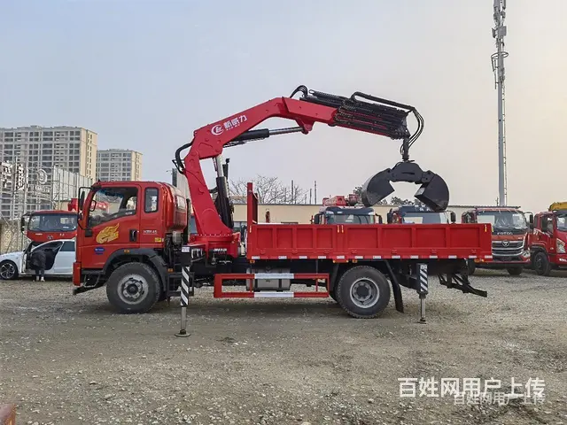 重汽豪曼8吨折臂抓斗垃圾车 配置及参数 - 图片 3
