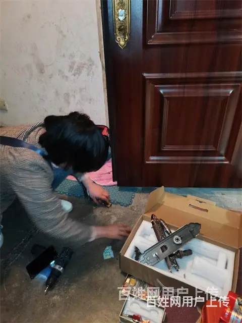 济南洪苑小区附近换锁芯，维修防盗门卷闸门 - 图片 1