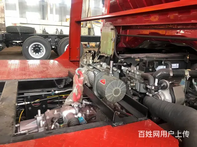 国六大运蓝牌平板车拉8吨挖掘机120挖掘机平板拖车 - 图片 12
