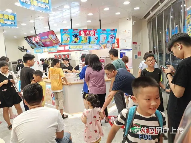10万常驻人口人流汇集十字路口蜜雪冰城真实在售！ - 图片 8