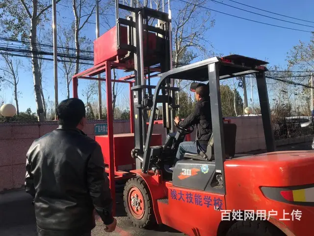 威海挖掘机培训技校乳山学铲车证叉车培训电焊培训 - 图片 5