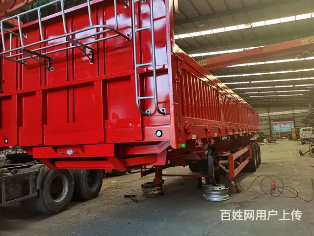 13米标箱侧翻！下卧20公分 - 图片 1