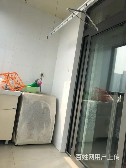 学区，顶楼复式有花园，两个产权车库 - 图片 11